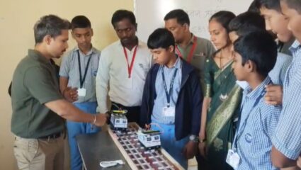 Karjat News : भव्य विज्ञान प्रदर्शन; आपत्कालीन यंत्रणेवर आधारित विद्यार्थ्यांचे सुचक प्रकल्प