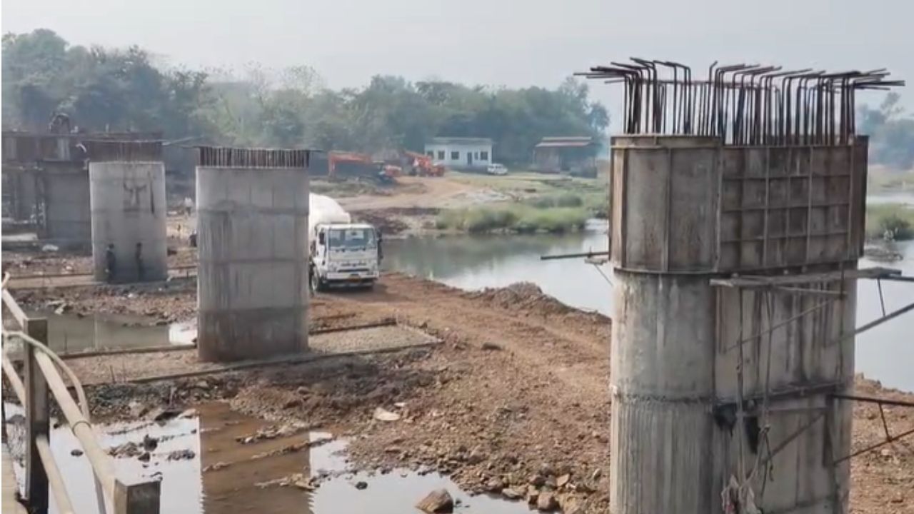 Karjat News : विकासकामाला गती; उल्हास नदीवरील दहिवली मालेगाव नव्या पुलबांधणीची स्थानिकांची मागणी