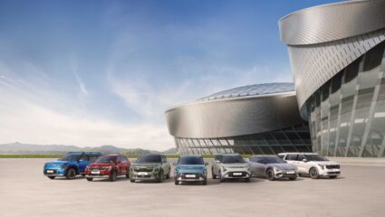 ही ऑफर सोडू नका! डिसेंबर 2025 मध्ये Kia च्या Cars वर 3.65 लाखांपर्यंतचे Discount