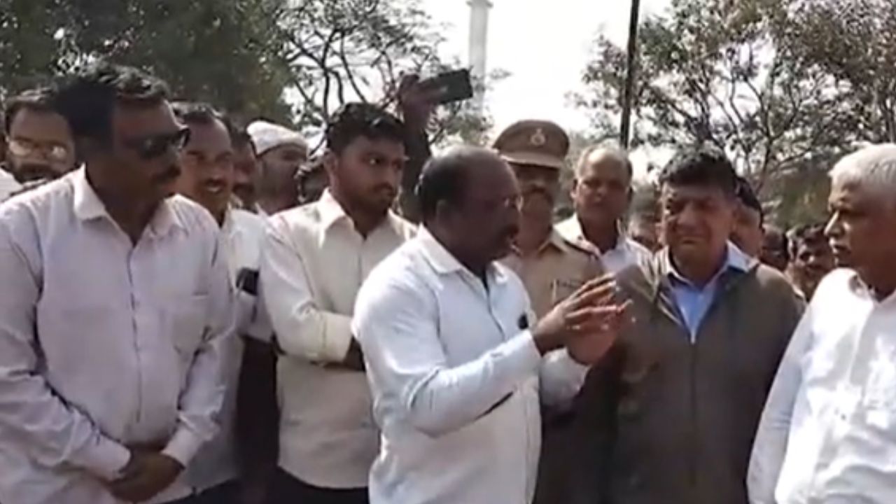 Kolhapur News : शरद कारखान्याचे मळीमिश्रीत पाणी नदीत मिसळत गावकऱ्यांचा संताप