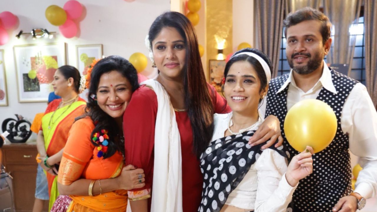 लक्ष्मीनिवास मध्ये लक्ष्मीच्या वाढदिवसाची तयारी सुरू झालेय. त्याचवेळी जयंत फोन करून आपल्या घरी पार्टी ठेवण्याचा आग्रह धरतो, पण भावना आधीच सगळं ठरलं असल्याचं सांगते.