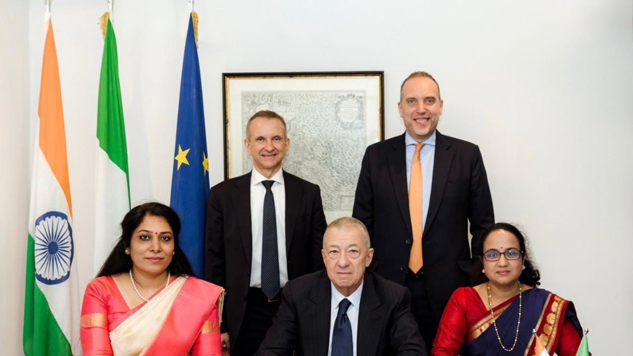 कोल्हापुरी चपलांची जागतिक कीर्ती! प्राडा, लिडकॉम आणि लिडकार यांच्यात सामंजस्य करार