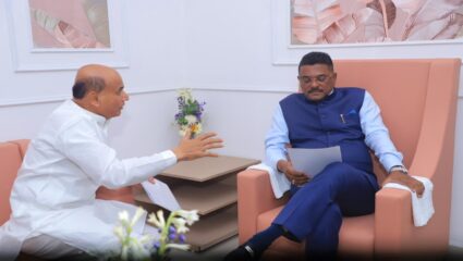 MSRTC : “एसटी कर्मचाऱ्यांच्या न्यायहक्कांसाठी पुकारलेला एल्गार!”, अनेक प्रलंबित मागण्यांचे मंत्र्यांना निवेदन