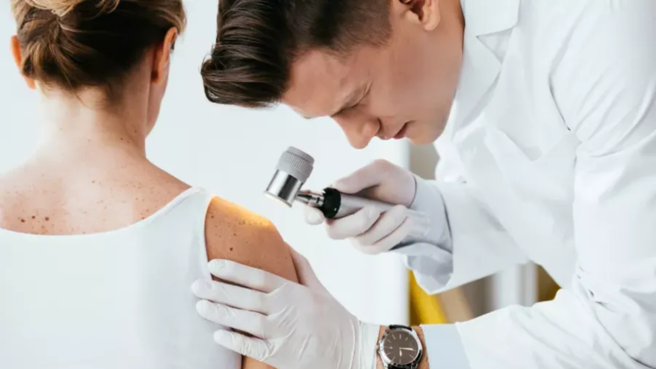 डर्मेटॉलॉजीमध्ये डिप्लोमा करा! त्वचारोगाचे निदान करा, ‘या’ शर्ती आहेत लागू