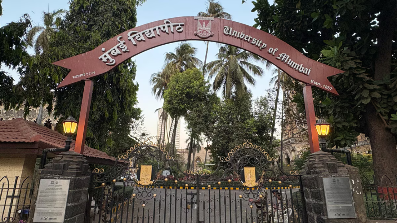 आंतरविद्यापीठीय वक्तृत्व स्पर्धेत मुंबई विद्यापीठ प्रथम! विविध विद्यापीठांतील विद्यार्थ्यांनी नोंदवला सहभाग