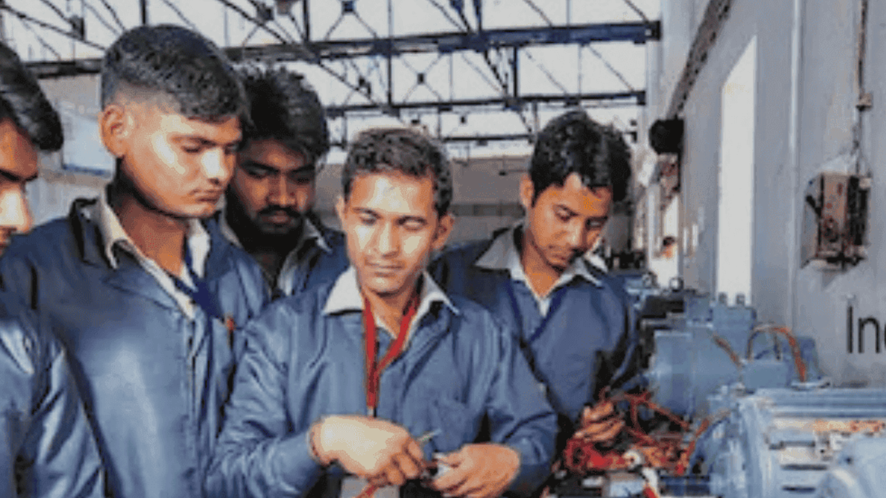 Chh Sambhajinagar: ITI नंतरही अल्पमुदतीचे अभ्यासक्रम; ‘दुहेरी प्रशिक्षण’ वाढल्याची चिंता