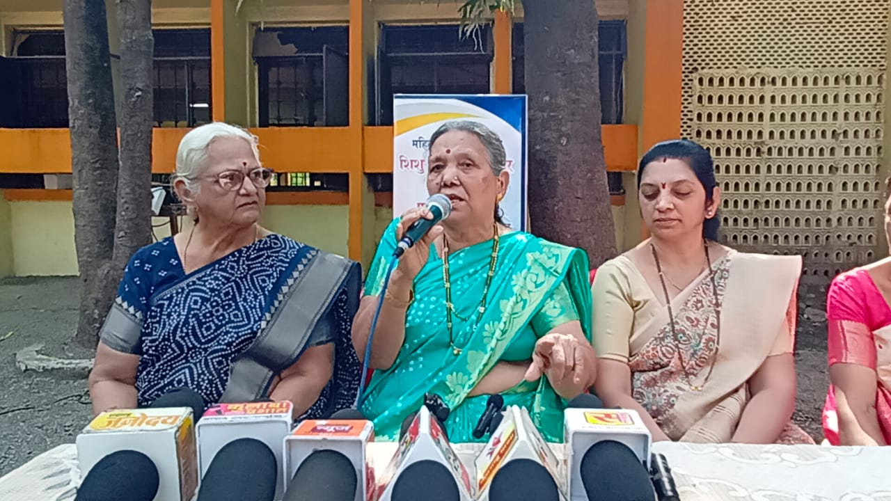 शाळा वाचविण्यासाठी सर्व एकवटले! शाळा व्यवस्थापन ताब्यात घेण्याचा आरोप