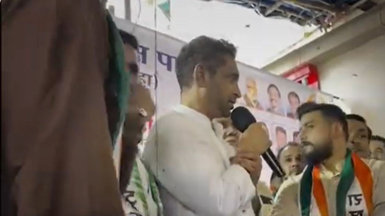 ठाण्यात काँग्रेसला मोठा धक्का; युवक काँग्रेस जिल्हाध्यक्ष गिरींसह शेकडो कार्यकर्त्यांचा NCP त प्रवेश