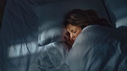 Health Care : शांत झोप काळोखातच का लागते ? काय आहे यामागील शास्त्रीय कारण