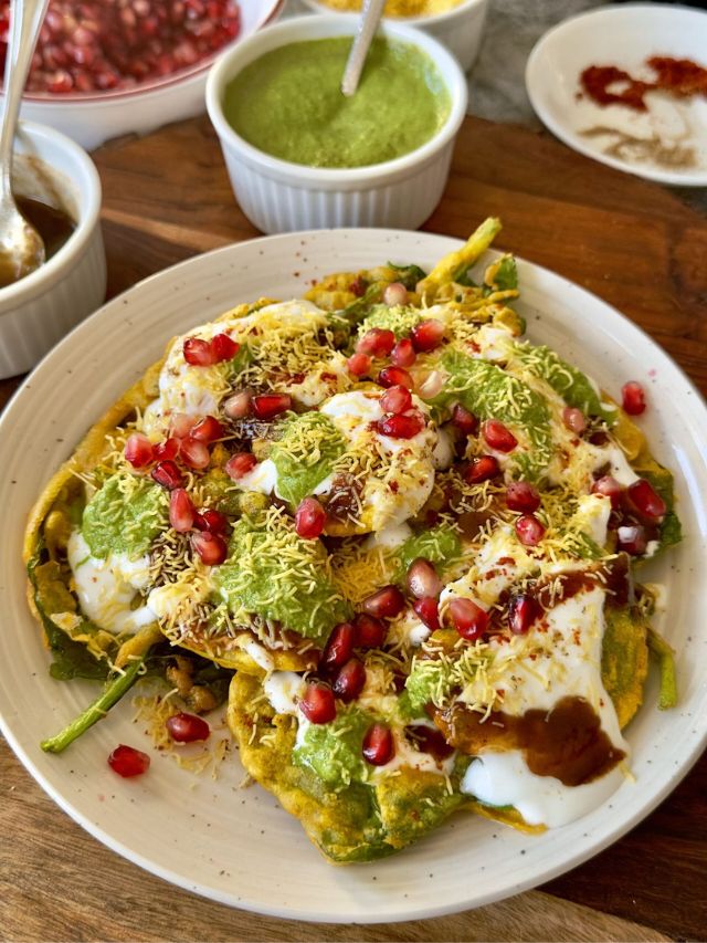 चटपटीत खायचंय तर घरी बनवा स्ट्रीट स्टाईल पालक पत्ता चाट 