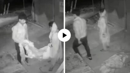 मुलगा म्हणून तो हारला…! रात्रीच्या अंधारात सुनेने आणि मुलाने मिळून आईला रस्त्यावर टाकलं; हृदयद्रावक Video Viral