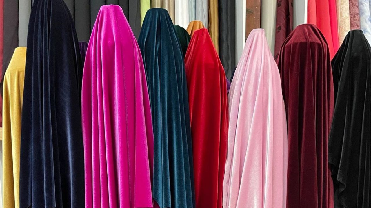 वेलवेट - वेलवेट कापड बाहेरील उष्णता शरीराला जाणवून देत नाही. यामुळे शरीराचे बाहेरील थंडीपासून संरक्षण होते. या कापडापासून बनवलेले कपडे फार लोकप्रिय आहेत. 
