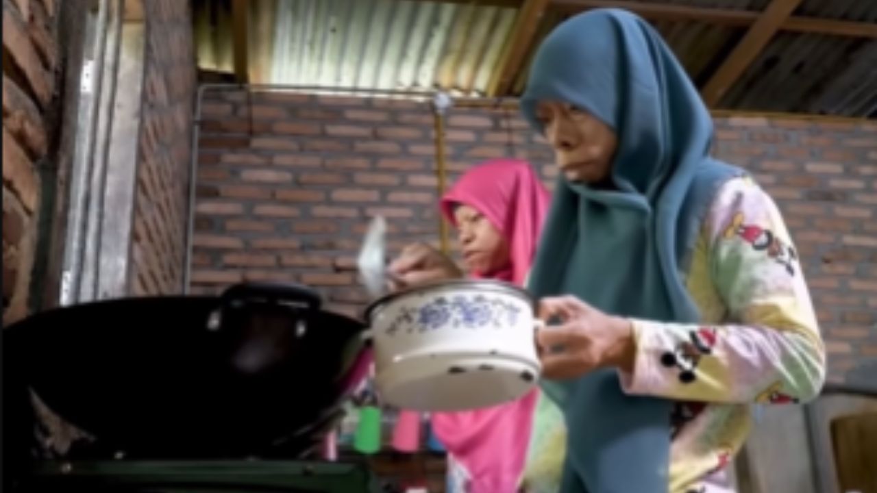 डाॅक्टरांनी या प्रकाराची तपासणी करता, याला अनुवांशिक विकाराचा परिणाम असल्याचे म्हटले. त्यांचा असा विश्वास आहे की हा एक दुर्मिळ अनुवांशिक विकार असू शकतो ज्यामध्ये चेहऱ्याची हाडे आणि त्वचा असामान्यपणे  बदलते.
