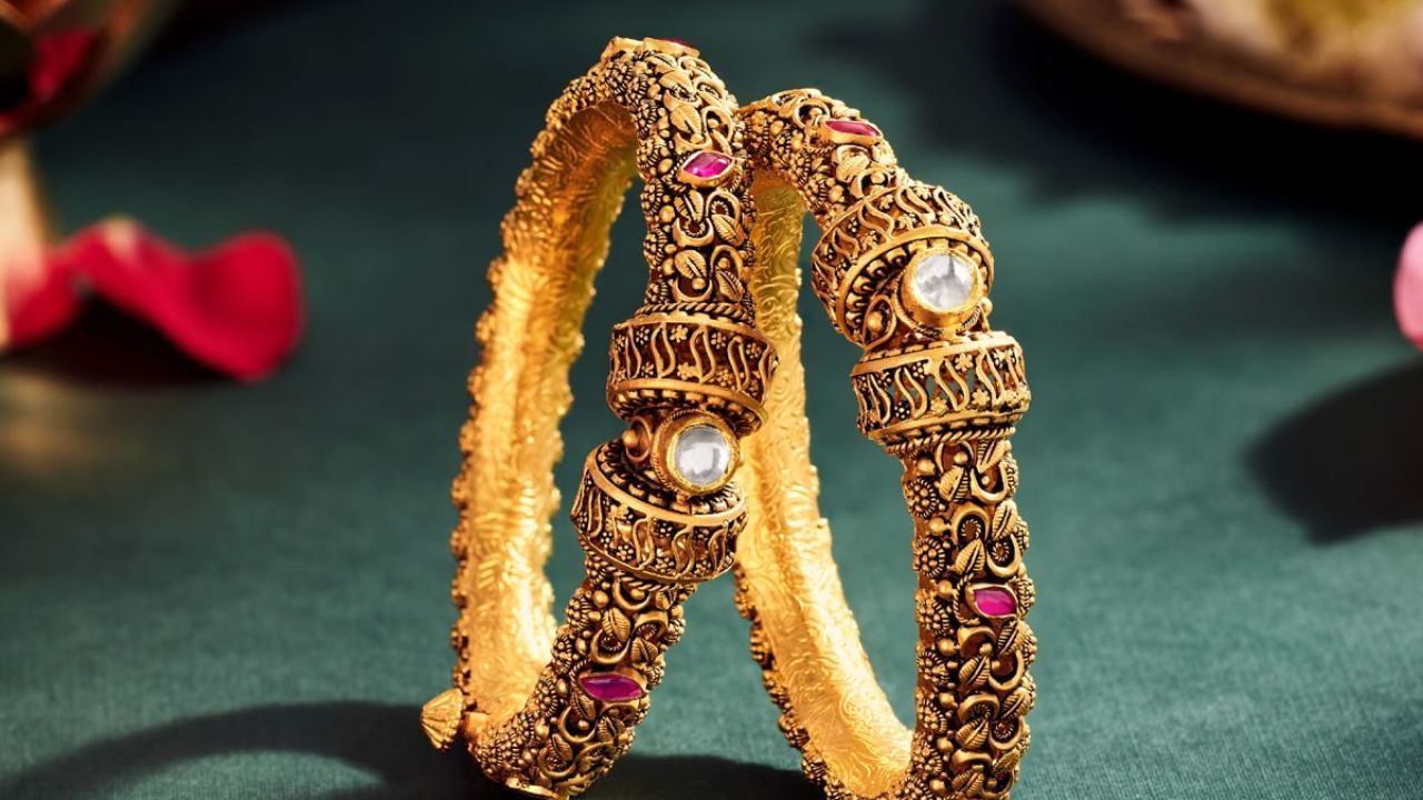 अंदाजानुसार, २०२६ पर्यंत सोन्याच्या किमती २५ ते ४० टक्क्यांनी वाढू शकतात. जर असे झाले तर, भारतातील सोन्याच्या किमती प्रति १० ग्रॅम ₹१६३,००० ते ₹१८२,००० पर्यंत पोहोचू शकतात, जी आतापर्यंतची सर्वात मोठी वाढ असेल.