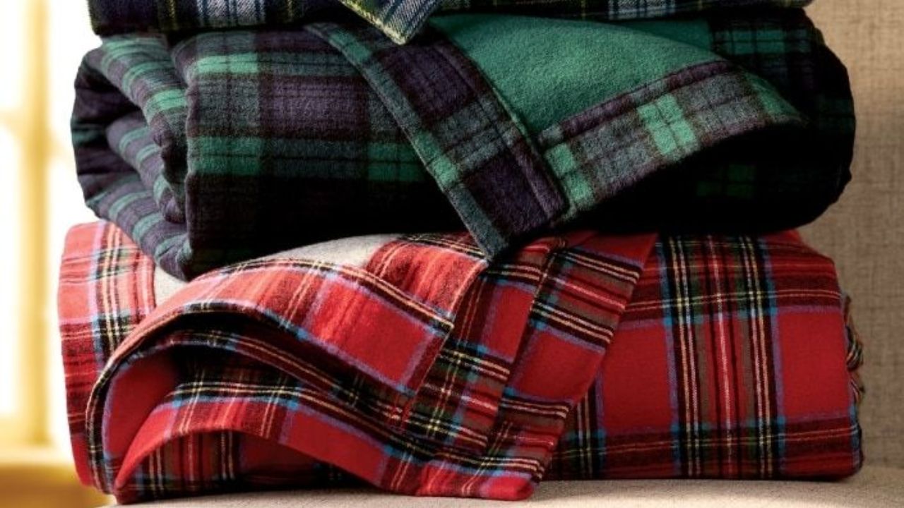 फ्लॅनेल - हे एक मऊ, हलके आणि ऊबदार कापड आहे. हे कापड थंडीत शरीराला उत्तम ऊबदारपणा मिळवून देते. फ्लॅनेल शर्ट घरी आणि ऑफिसमध्ये दोन्ही ठिकाणी घालता येतात.
