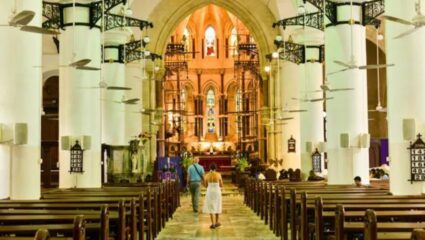 हा आहे मुंबईतील सर्वात पहिला चर्च, इथूनच जोडलेले आहे चर्चगेट स्टेशनचे नाव…