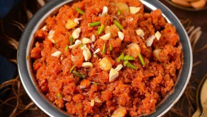 Winter Recipe : हिवाळ्यात गाजराचा हलवा बनवलात की नाही? जाणून घ्या सोपी रेसिपी