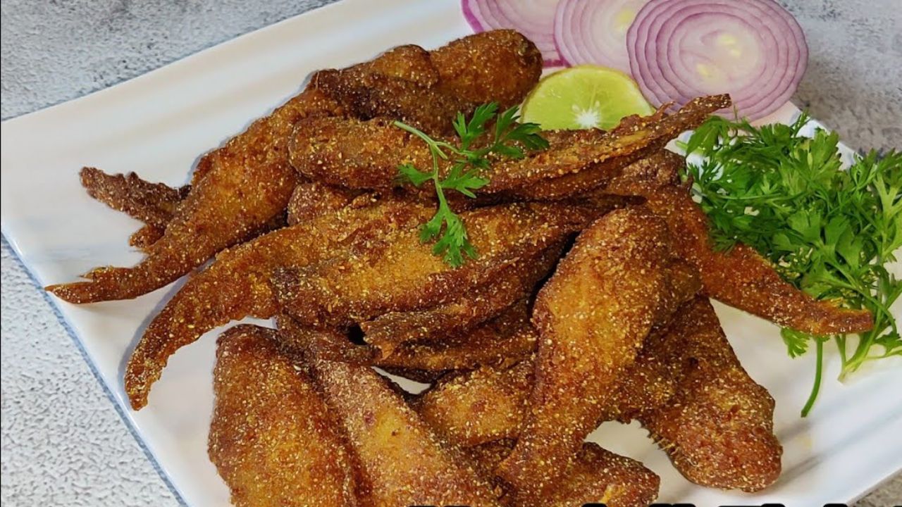 संडे स्पेशल : रविवारची सुरुवात रंगदार करा; घरी बनवा खमंग, कुरकुरीत तव्यावर भाजलेली ‘मांदेली रवा फ्राय’