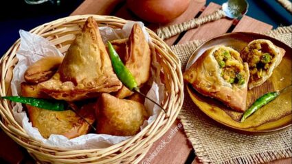 मैदा कशाला यावेळी पार्टीत सामील करा ‘गव्हाचे सामोसे’, कुरकुरीत आणि खमंग चवीची रेसिपी