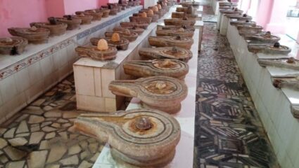 भारतातील अनोख मंदिर जेथील शिवलिंगाची संख्या नेहमी बदलत राहते, विज्ञानालाही ठाऊक नाही यामागच रहस्य