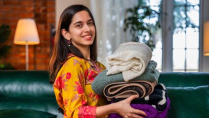 Best Fabric For Winter : या 5 फॅब्रिकचे कपडे हिवाळ्यात शरीराला उबदारपणा देतील