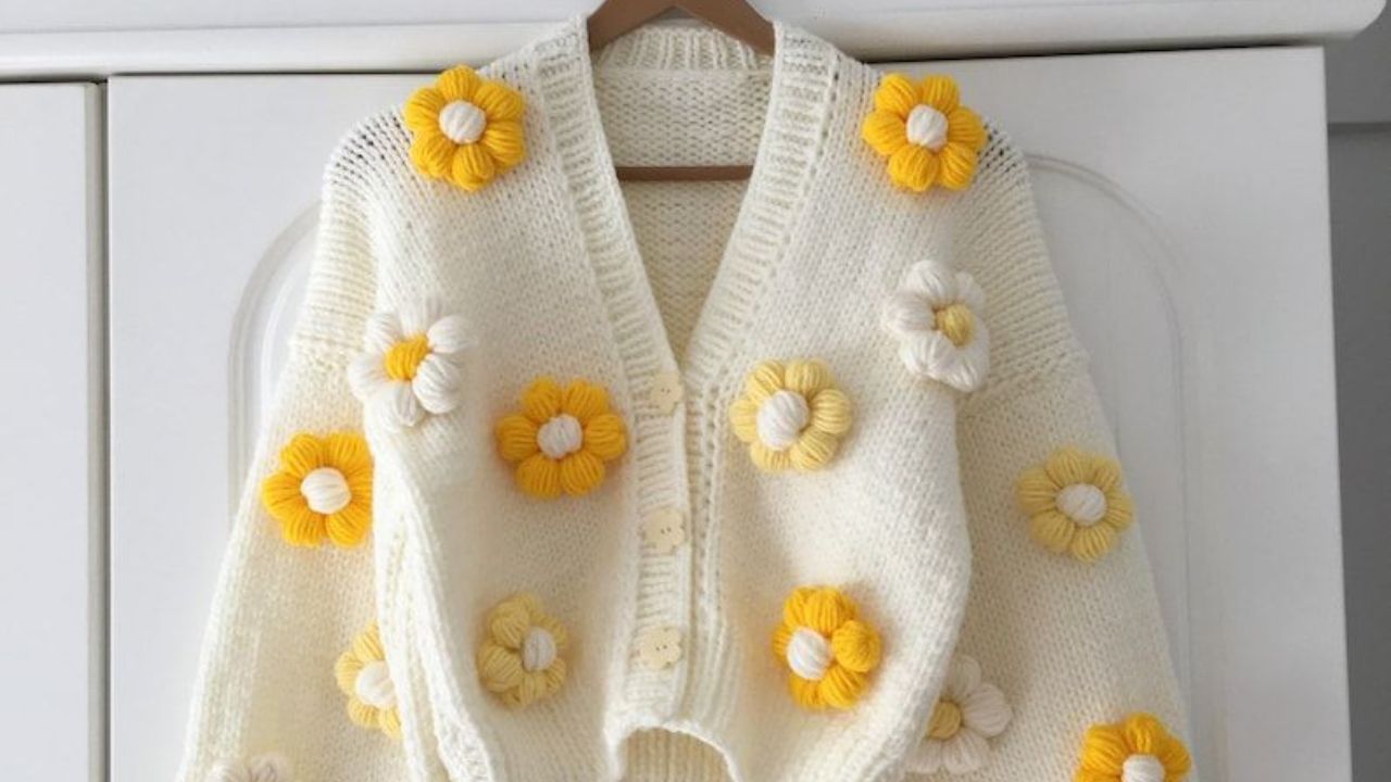 वूलन - हिवाळ्यात जास्तीत जास्त उष्णता देण्यासाठी वूलन हे सर्वात जुने आणि विश्वासार्ह कापड आहे. हे केवळ थंडीपासून आपले संरक्षण करत नाही तर  वारा आणि ओलावा देखील रोखते. 
