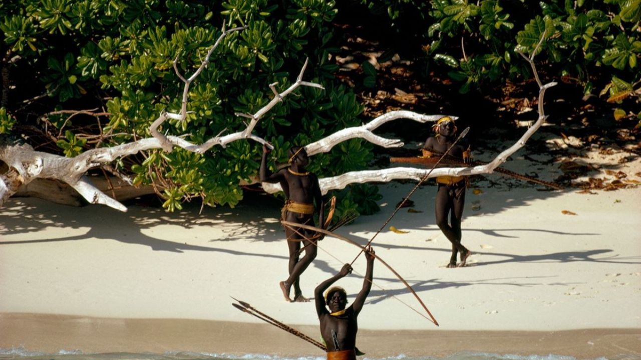 इथे आजवर जो कोणी गेला आहे तो मृत्यूला बळी पडला आहे. सेंटिनेल जमात इथे येऊ पाहणाऱ्या प्रत्येकाला वाईटरित्या मारून टाकते. 
