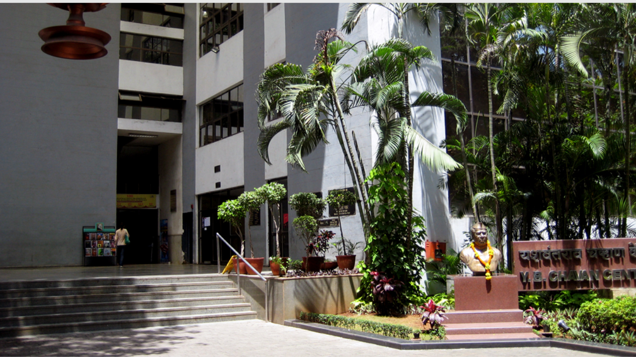 राज्यात शिक्षकांसाठी ‘प्रश्न-मंजुषा’! YB सेंटरच्या या उपक्रमात ६००५ शिक्षकांची हजेरी