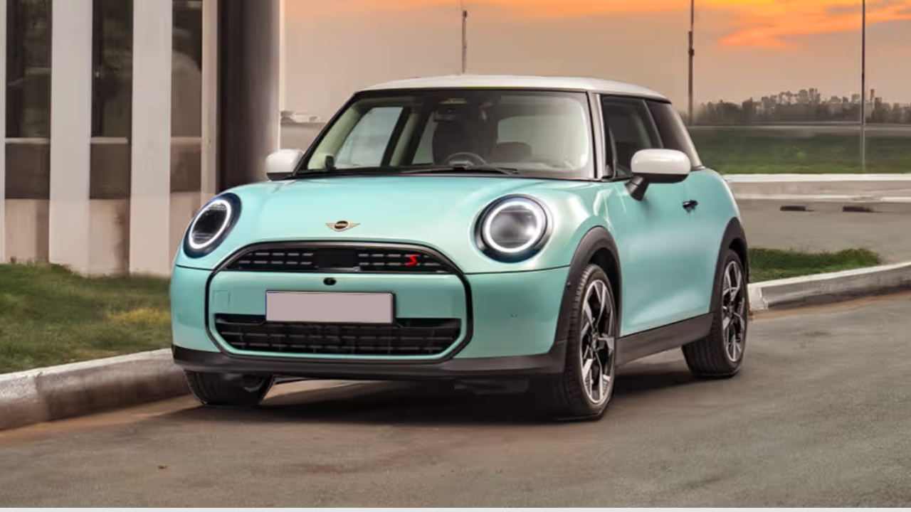 मिनी कूपर घ्यायचा विचार करताय? भारतात सर्वांत स्वस्त कन्व्हर्टिबल ‘Mini Cooper S’ लॉन्च