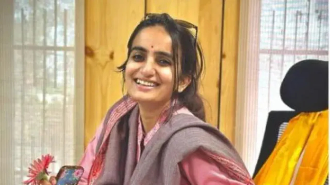 जिद्द, मेहनत आणि आत्मविश्वास : UPSC मध्ये यश मिळवणाऱ्या IAS गंधर्व राठोड यांची प्रेरणादायी कहाणी