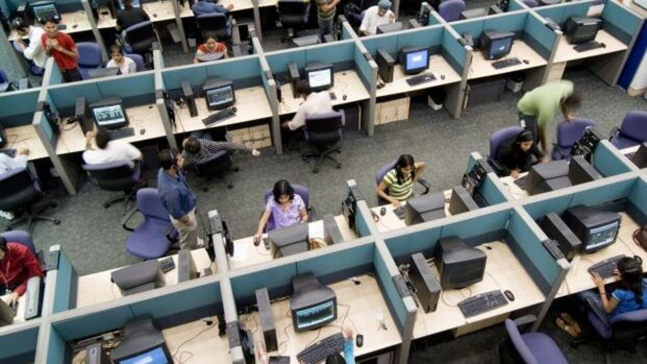 भारताचा आयटी क्षेत्र पुन्हा वेगात; 2025 मध्ये 18 लाख नोकऱ्यांची मागणी, डिजिटल स्किल्सना प्राधान्य
