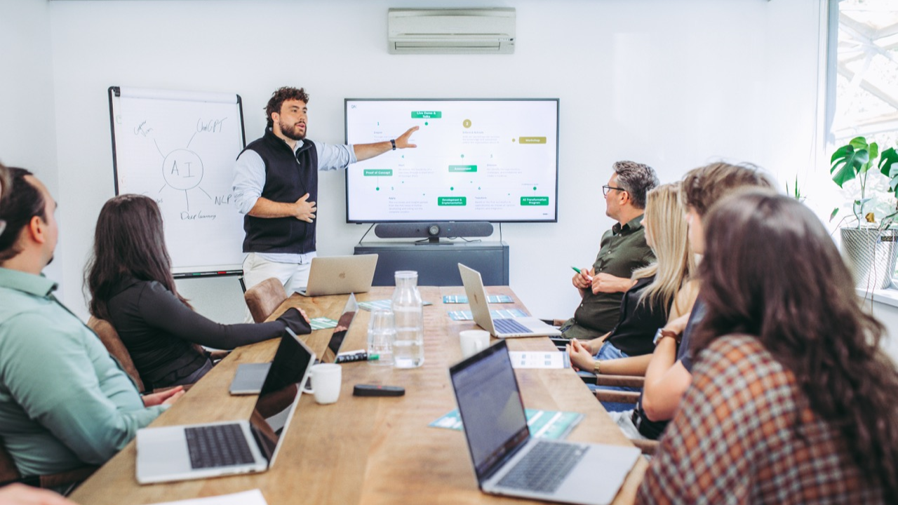 डॉ. विशाल कडणे यांच्या संकल्पनेतून शिक्षकांसाठी मोफत ‘एआय लर्निंग वर्कशॉप’