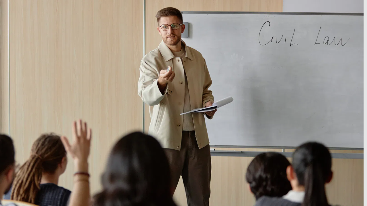 प्राध्यापक भरती निकषात बदल! शिक्षकांची नाराजी घेण्यात आली ध्यानात, ५०:५० सूत्र लागू होण्याची शक्यता