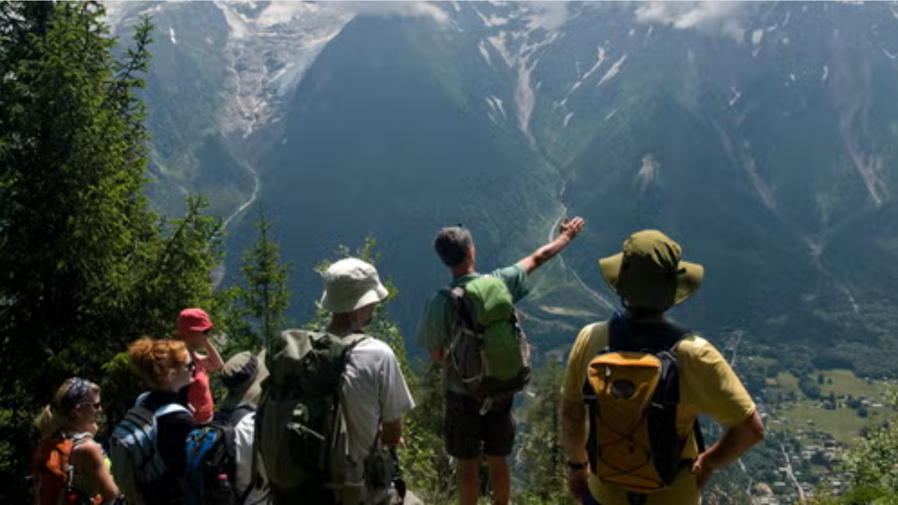 काम करायला कंटाळा येतो? पण नोकरी करणे भाग आहे; या Fun Job विषयी माहिती करून घ्या