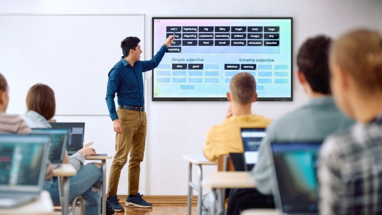 फिलिप्सचा शिक्षण क्षेत्रातील मोठा उपक्रम! प्रोजेक्ट मॅनेजमेंट स्पेशलायझेशनमुळे विद्यार्थ्यांसाठी करिअरची नवी दारे