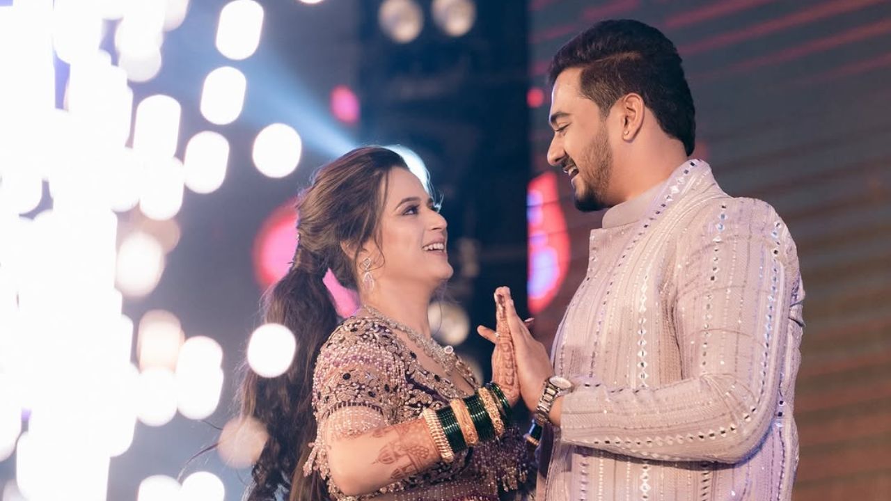 तसेच, अभिनेत्रीची संपूर्ण लग्नाची तयारी झाली आहे. तिने नुकतेच काल संगीत कार्यक्रमामधील आणखी क्षण शेअर केले आहेत. ज्यामध्ये शंभूराज आणि प्राजक्ता खूपच सुंदर दिसत आहेत. 