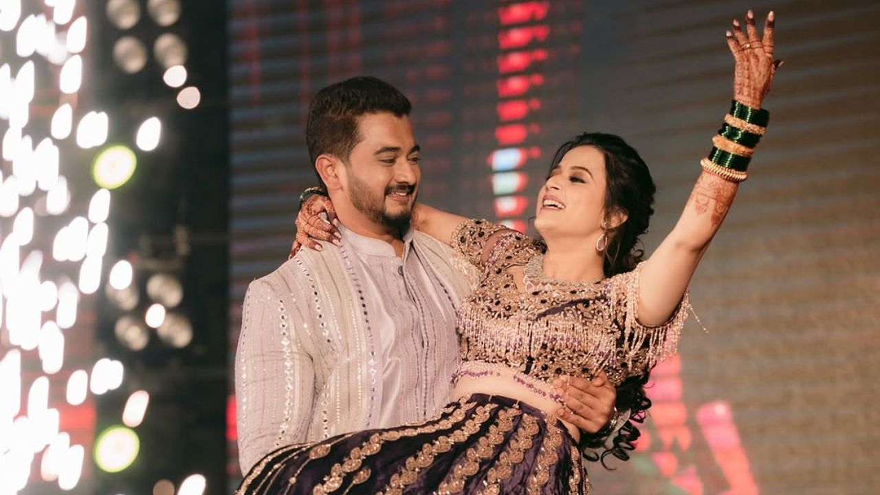 अभिनेत्री प्राजक्ता गायकवाड आता लवकरच लग्न करणार असून, तिच्या होणाऱ्या अहोंच नाव शंभूराज खुटवड आहे. या दोघांचा लग्नसोहळा आज २ डिसेंबर २०२५ रोजी दुपारी १२:२४ वाजता संपन्न होणार आहे. 