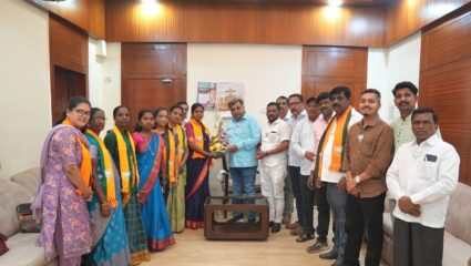 Local Body Election : गुहागर नगरपंचायत नवनिर्वाचित भाजपा नगरसेवकांनी घेतली प्रदेशाध्यक्ष रवींद्र चव्हाणांची भेट