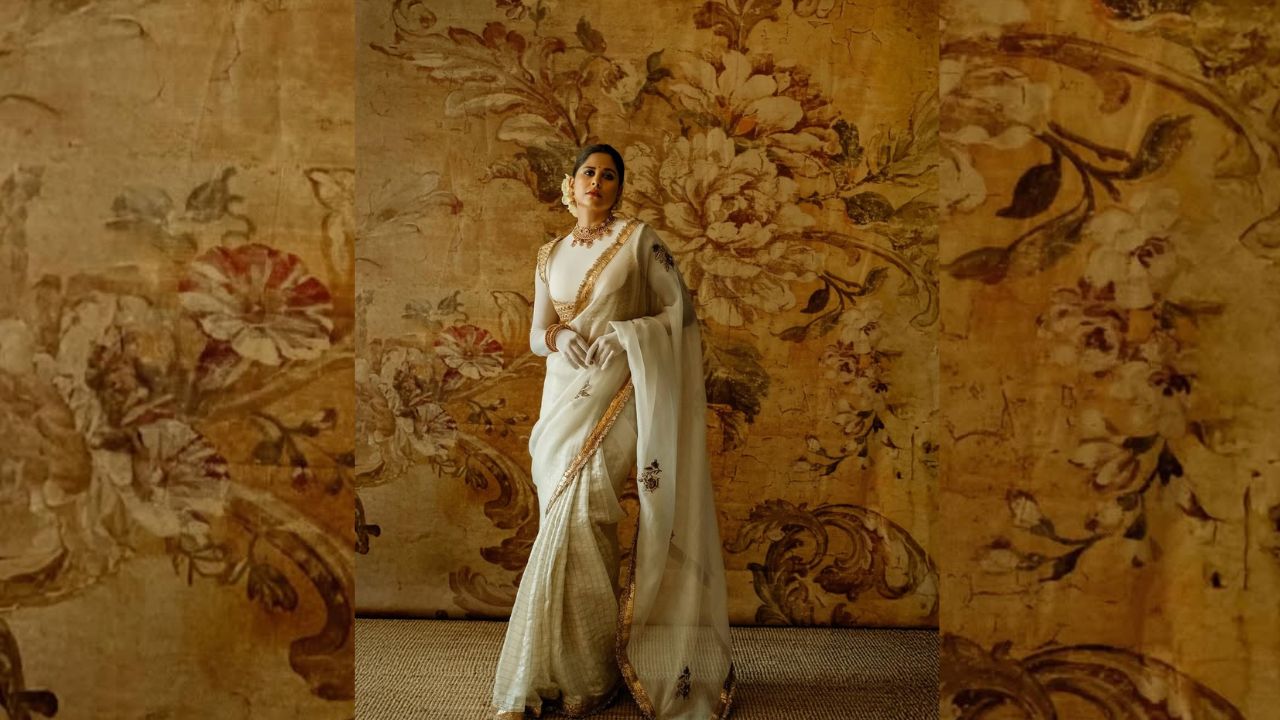  सईने मराठीबरोबर हिंदी सिनेसृष्टीत देखील आपल्या अभिनयाचा ठसा उमटवला आहे.   ग्राऊंड झिरो सिनेमातील तिच्या भुमिकेने अनेकांचं लक्ष वेधून घेतलं आहे. 