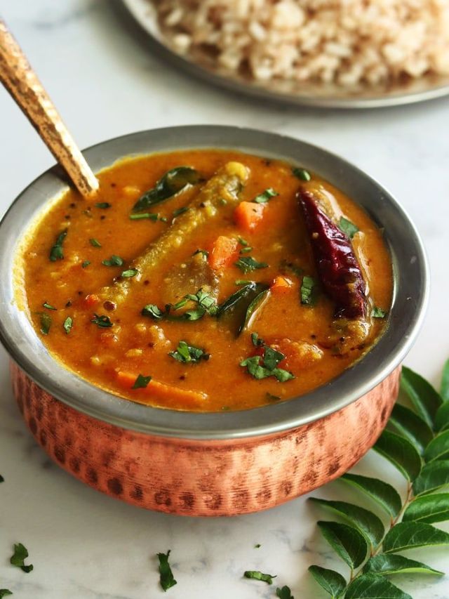 आंबट, गोड अन् मसालेदार सांबार रेसिपी!