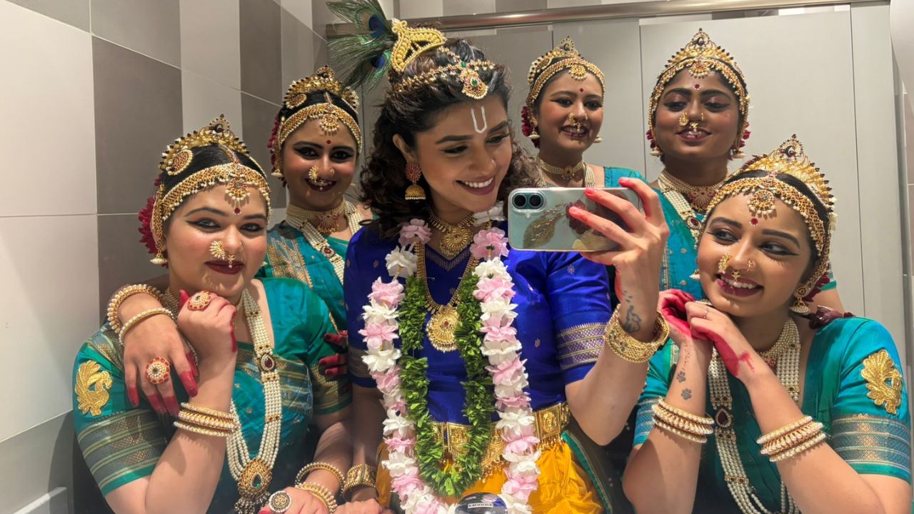 मुंबईत टाळ्या शिट्ट्यानी दणाणला “संभवामि युगे युगे ” चा पहिला शो; परदेशातही सुरु आहे चर्चा!