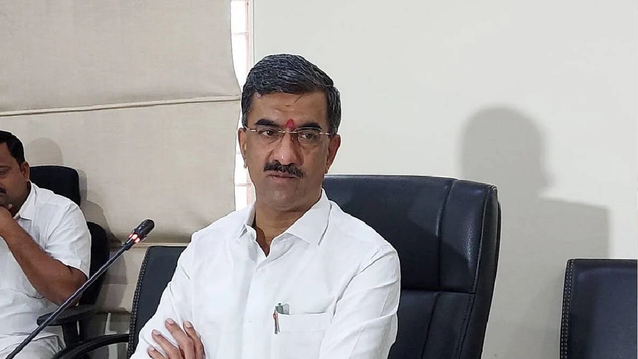 Satara News : दिवसेंदिवस बिबट्याचा वाढता वावर गावात दहशतीचं वातावरण; उपायोजनासंदर्भात पालकमंत्री शंभूराज देसाई यांची बैठक