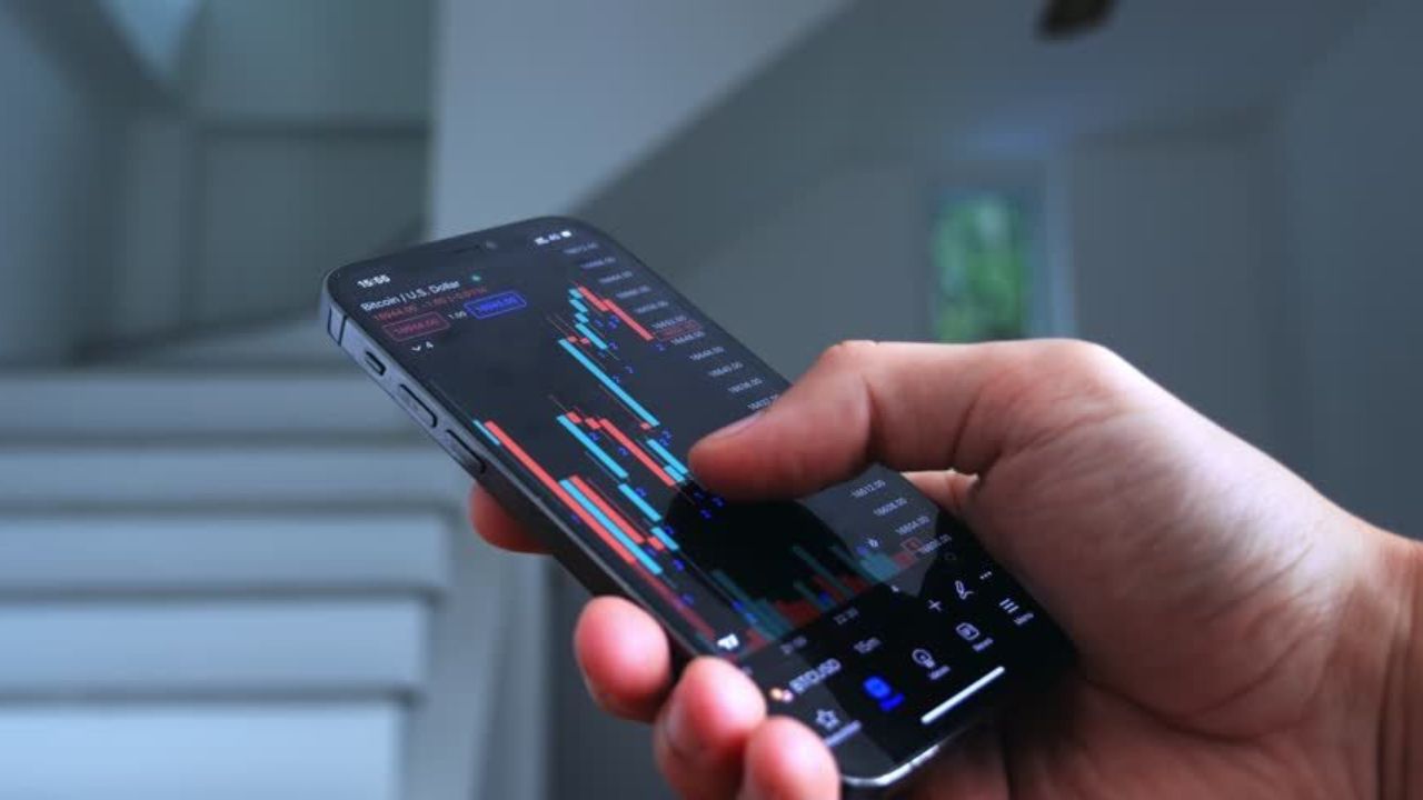 Stock Market Today: लाल रंगात होणार शेअर बाजाराची ओपनिंग, कोणत्या शेअर्समध्ये कराल गुंतवणूक? जाणून घ्या तज्ज्ञांचा अंदाज