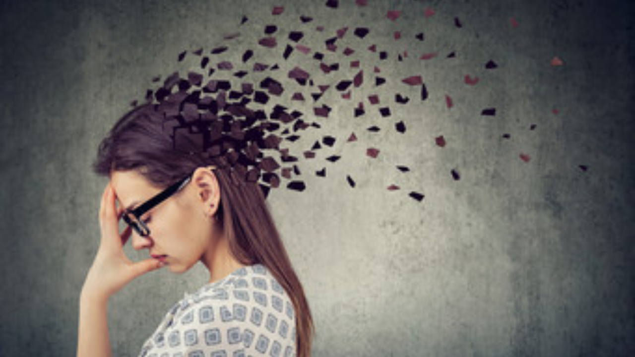 तुमची स्मरणशक्ती मजबूत करण्याचा एक मार्ग म्हणजे तुम्ही जे शिकलात ते इतरांना शिकवण्याचा प्रयत्न करणे. जेव्हा तुम्ही इतरांना शिकवता तेव्हा तुम्हाला ते आठवते आणि ती एक मजबूत स्मरणशक्ती बनते