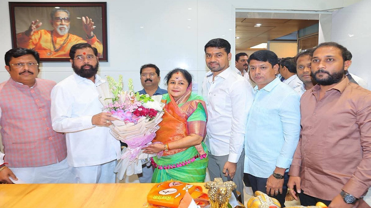 कोल्हापूरमध्ये शिवसेनेची ताकद वाढणार; माजी महापौर सई खराडे यांचा शिंदेंच्या उपस्थितीत प्रवेश