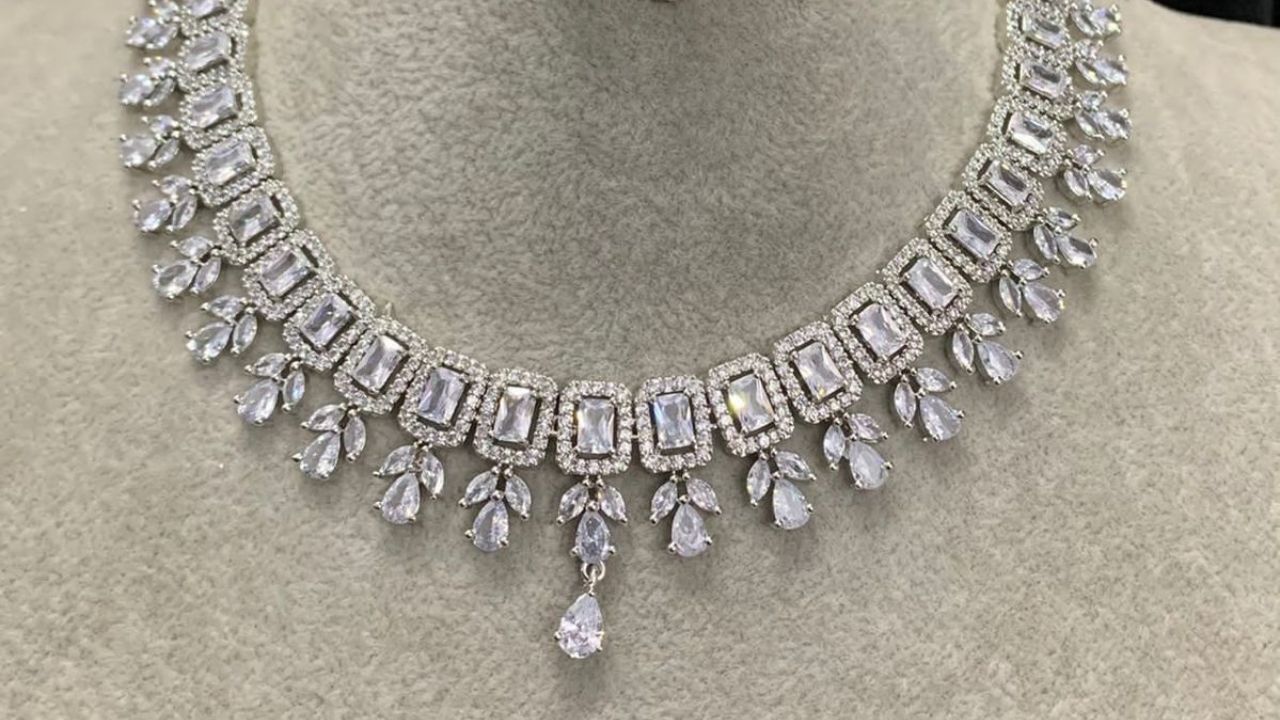 Todays Gold-Silver Price: चांदीचे दर तुफान वाढले! 2 लाखांचा रेकॉर्ड तोडणार? आजचे दर वाचून खरेदीदारांना फुटला घाम