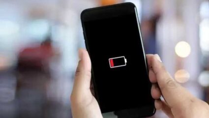 Tech Tips: 100% चार्ज केल्यानंतरही फोनची बॅटरी टिकत नाही? आजच बदला स्मार्टफोनमधील ‘या’ 5 सेटिंग्स