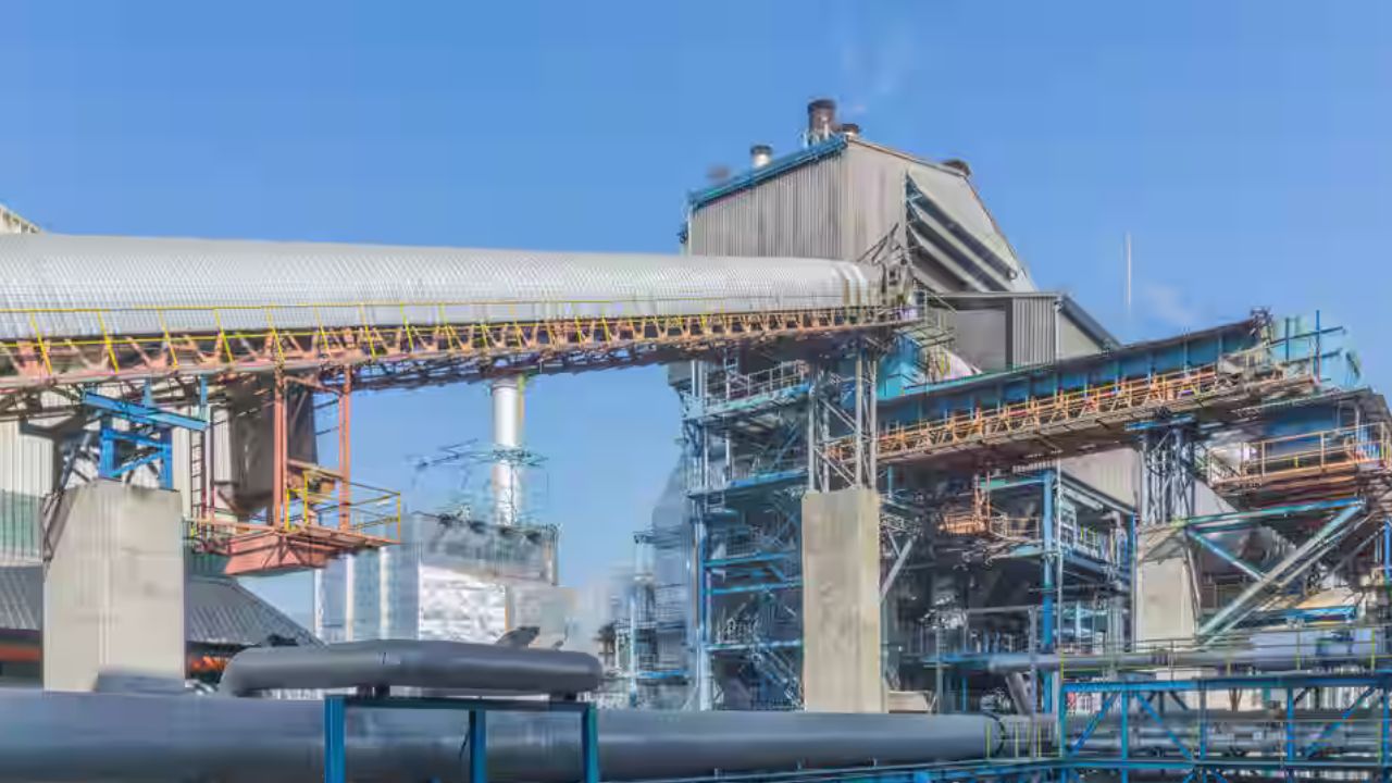 Satara News : कर्जबुडवणाऱ्या साखर कारखान्यांवर कारवाई होणार; सहकारमंत्री बाबासाहेब पाटील यांचा इशारा