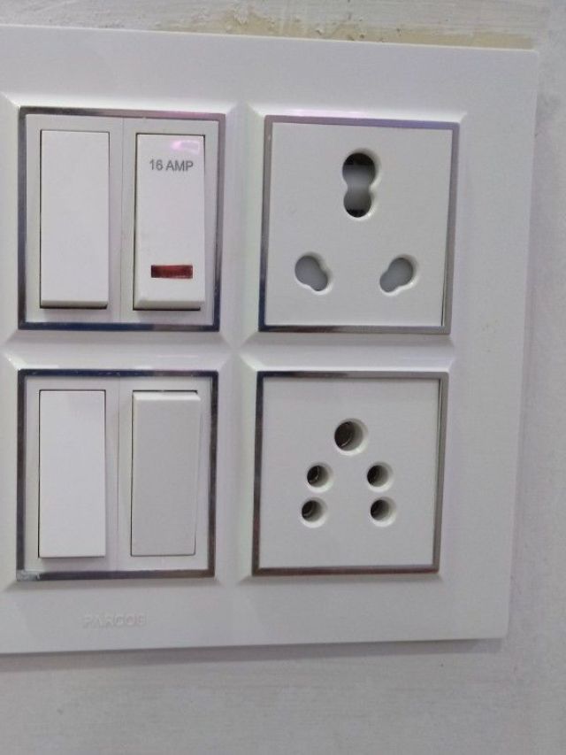 घरातला स्विचबोर्ड असा करा पांढराशुभ्र