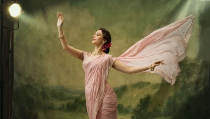 तमन्ना भाटिया साकारणार ‘व्ही. शांताराम’ यांच्या पत्नीची भूमिका; चित्रपटाच्या भव्य पोस्टरने वेधले लक्ष